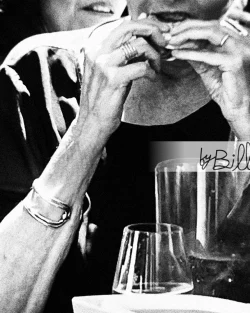 photographie prise lors de la féria de Nîmes. Gros plan sur les fêtards