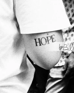 photographie prise lors de la féria de Nîmes. Gros plan sur les fêtards