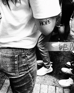 photographie prise lors de la féria de Nîmes. Gros plan sur les fêtards