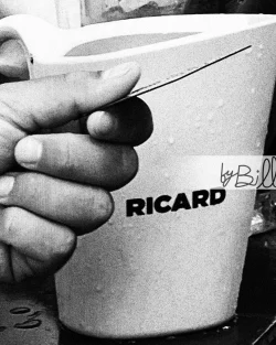 photographie prise lors de la féria de Nîmes. Gros plan sur les fêtards