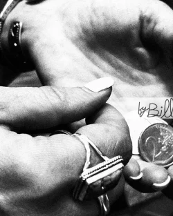 photographie prise lors de la féria de Nîmes. Gros plan sur les fêtards