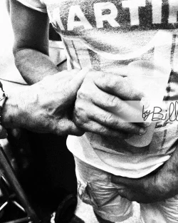 photographie prise lors de la féria de Nîmes. Gros plan sur les fêtards