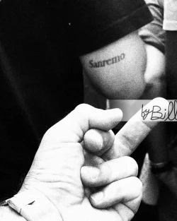 photographie prise lors de la féria de Nîmes. Gros plan sur les fêtards