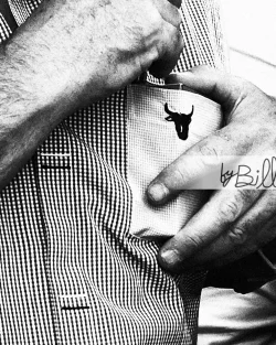 photographie prise lors de la féria de Nîmes. Gros plan sur les fêtards